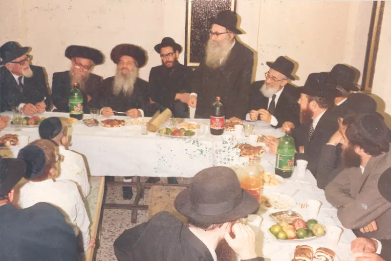 במעמד הכתרת הגרי''א שוורץ לרבה של קרית הרצוג