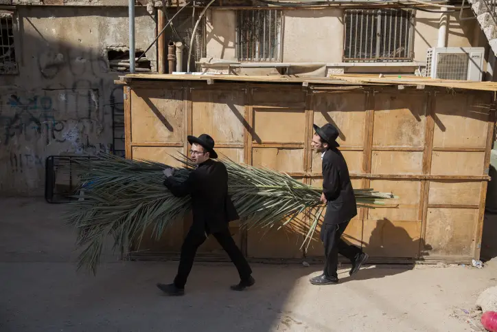 sukkot in Meah Shearim