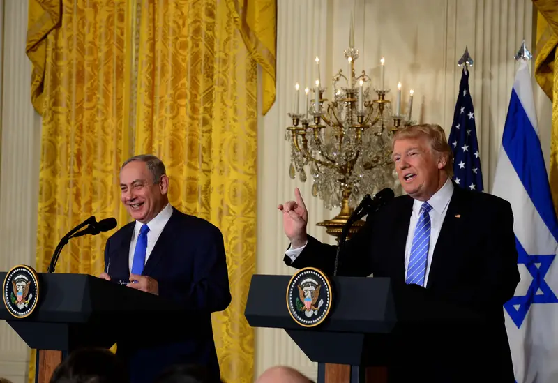 "מסכן את יחסינו עם נשיא ארה"ב טראמפ" | טראמפ ונתניהו בפגישתם בבית הלבן
