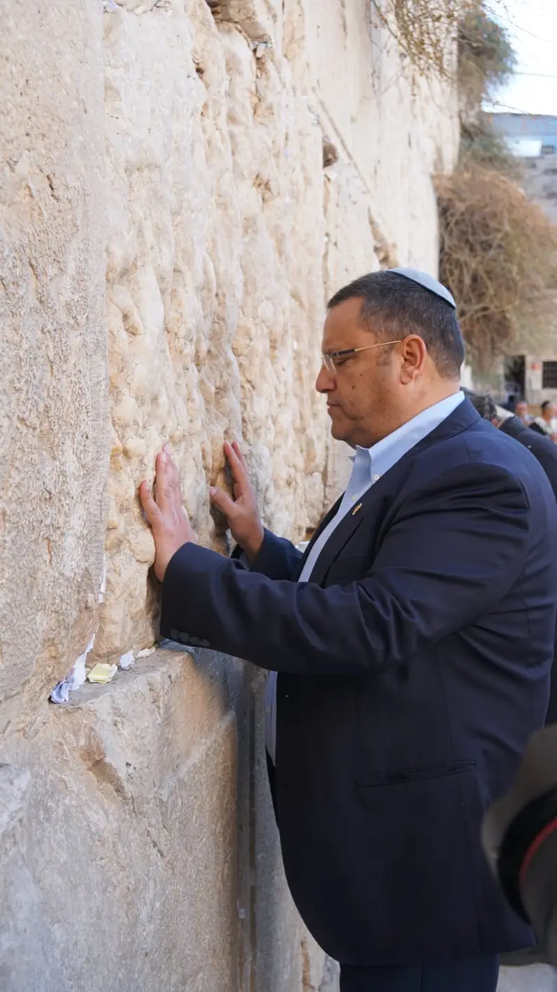 ליאון בכותל