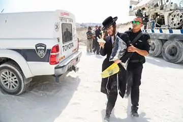 מפגינים גולובנציץ בית שמש קברים יעקב לדרמן