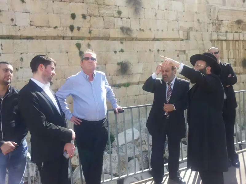 אזולאי ורבינוביץ בכותל (4)