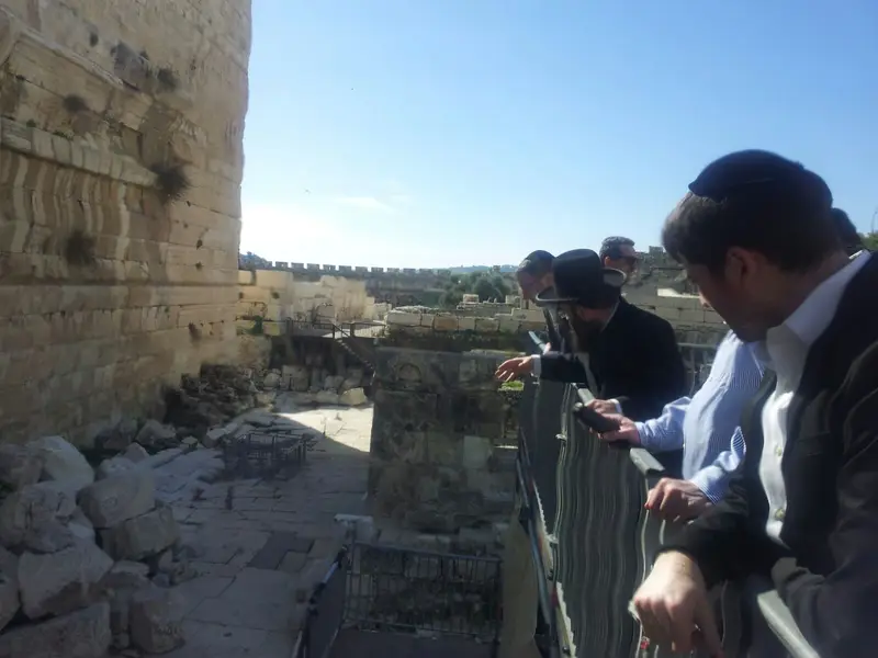 אזולאי ורבינוביץ בכותל (6)