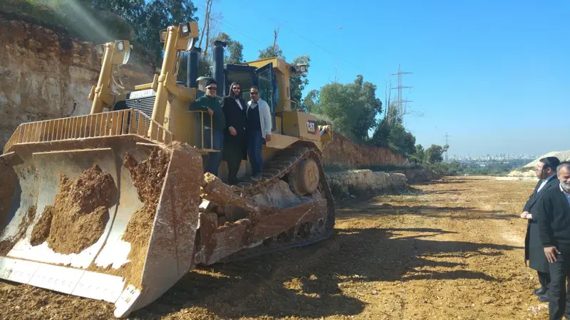 אלעד, ישראל פרוש, כביש (2)