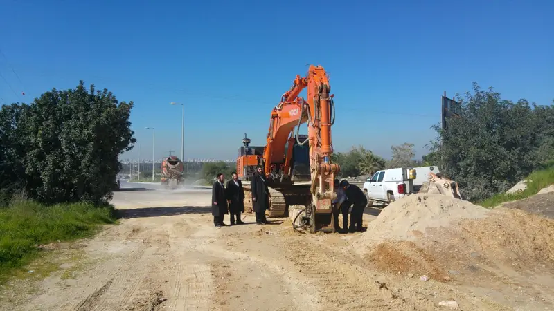 אלעד, ישראל פרוש, כביש (4)