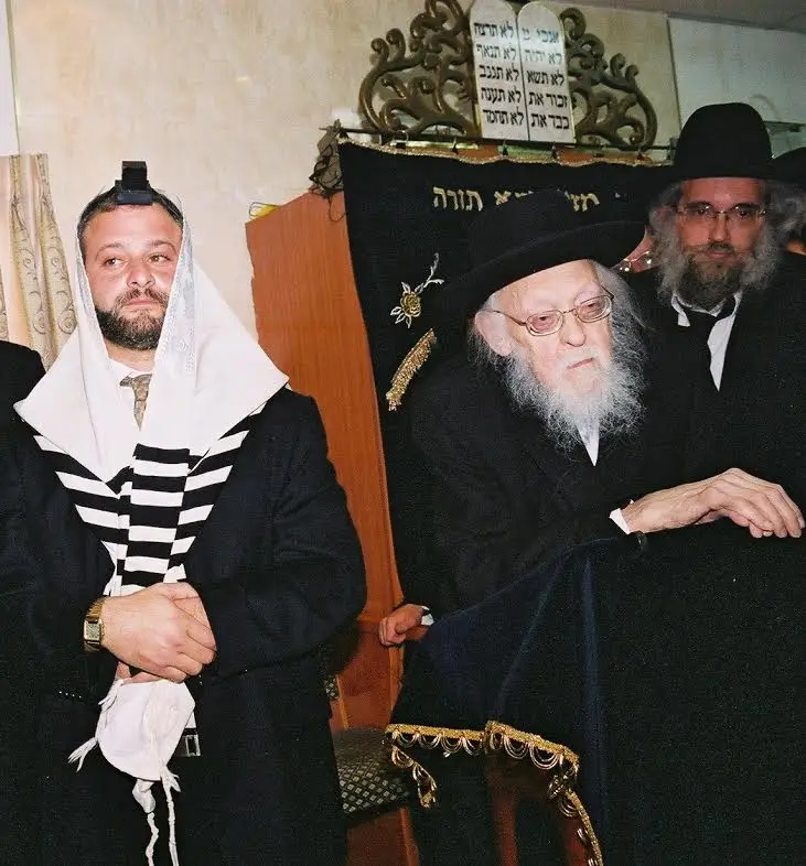 בצלאל קאהן עם הרב אלישיב 2