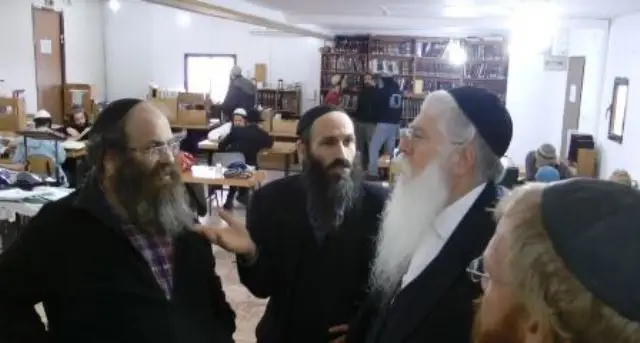 ח''כ פרוש במבנה בית המדרש הזמני של ישיבת עוד יוסף חי