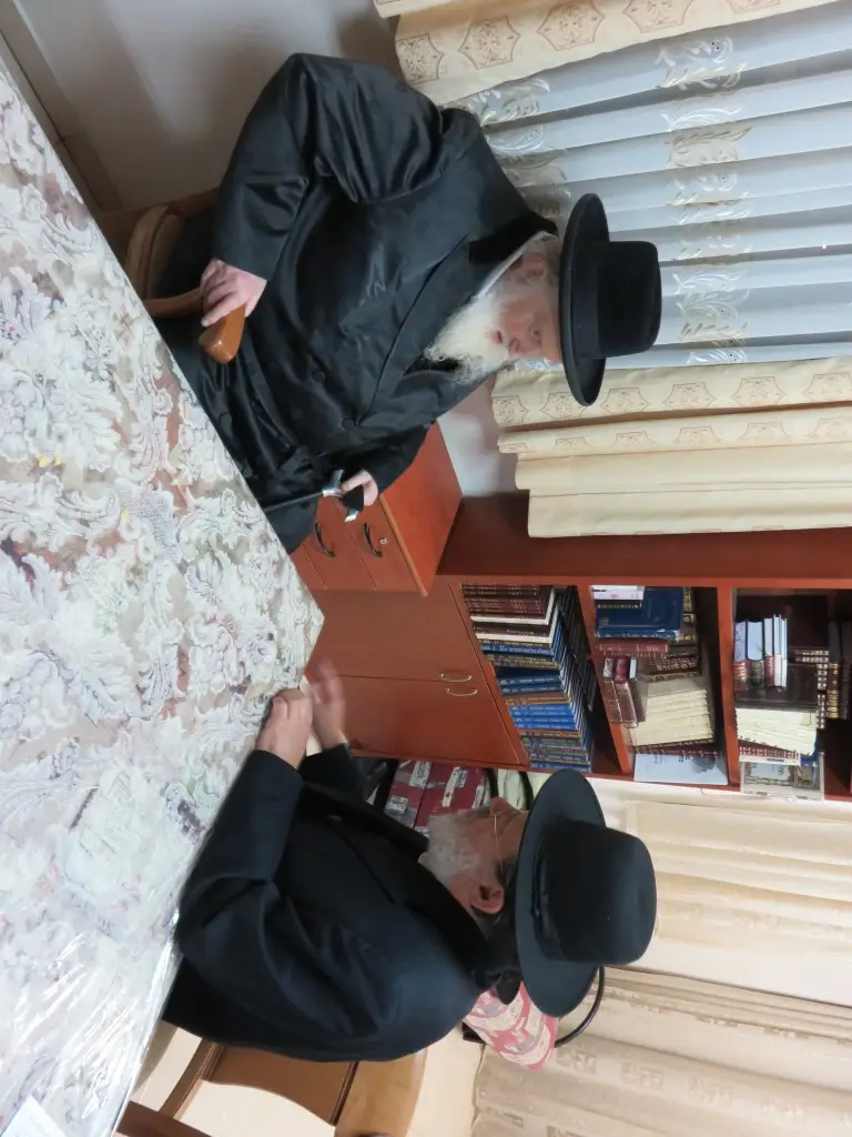 מרן עם הנגיד שולם פישר
