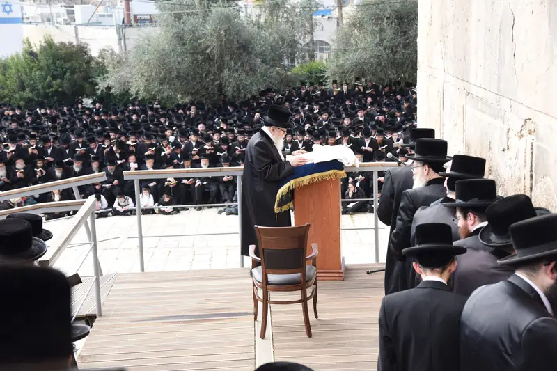 משה גולדשטיין סקווירא חברון קבר רחל (14)
