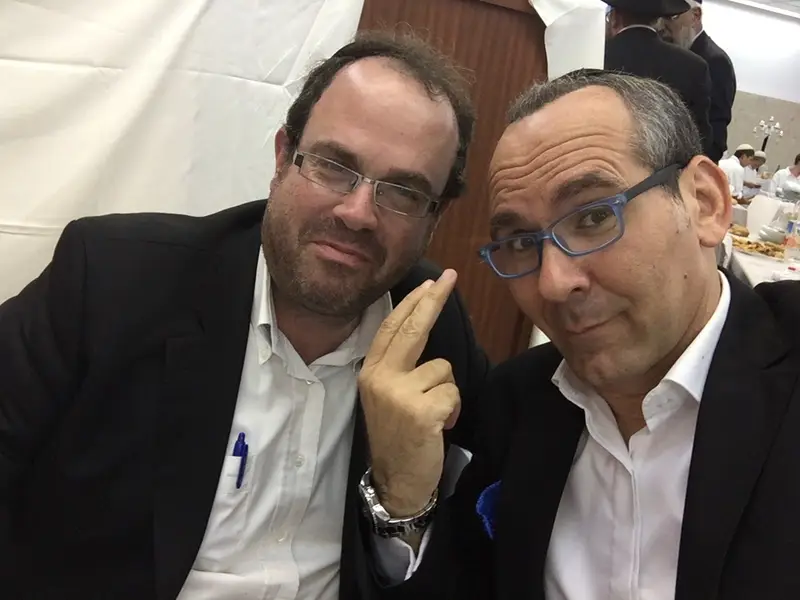 סלפי לפידות בנצי לייזרוביץ