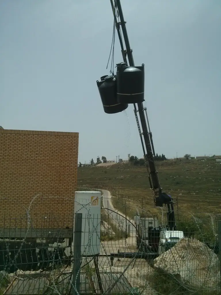 פינוי מיכל מים 1