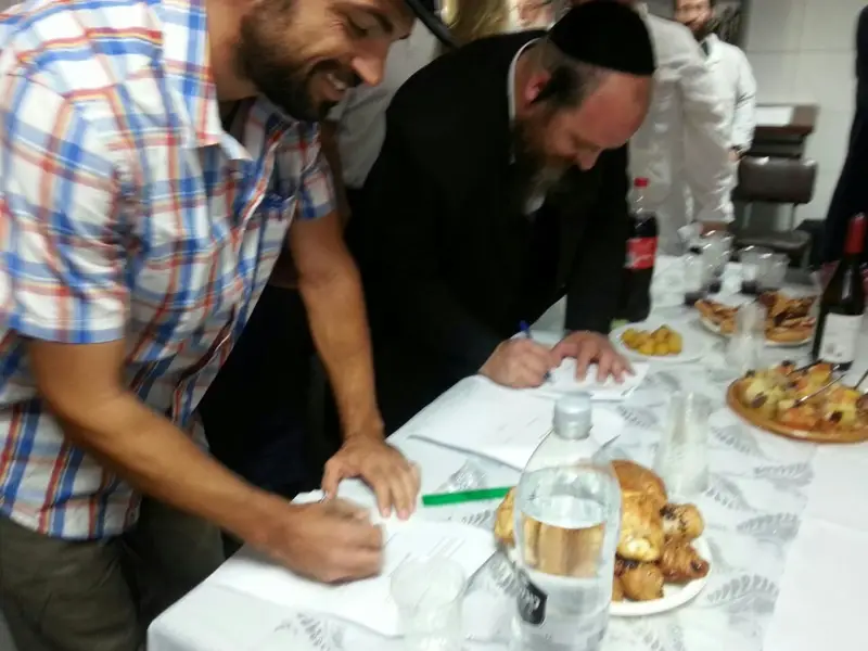שוחטים שחיטה חותמים על הסכם קיבוצי בעוף הנגב