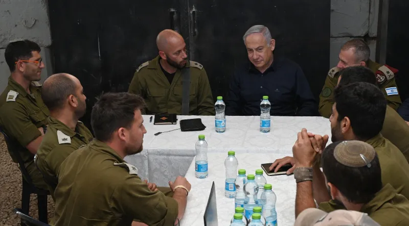 ראש הממשלה בנימין נתניהו עם לוחמי גולני