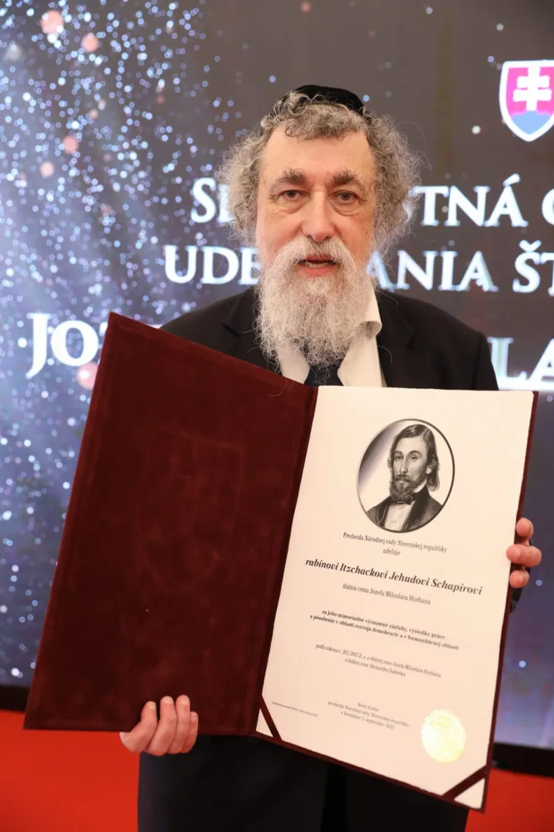 הרב יצחק שפירא והפרס שקיבל מממשלת סלובקיה