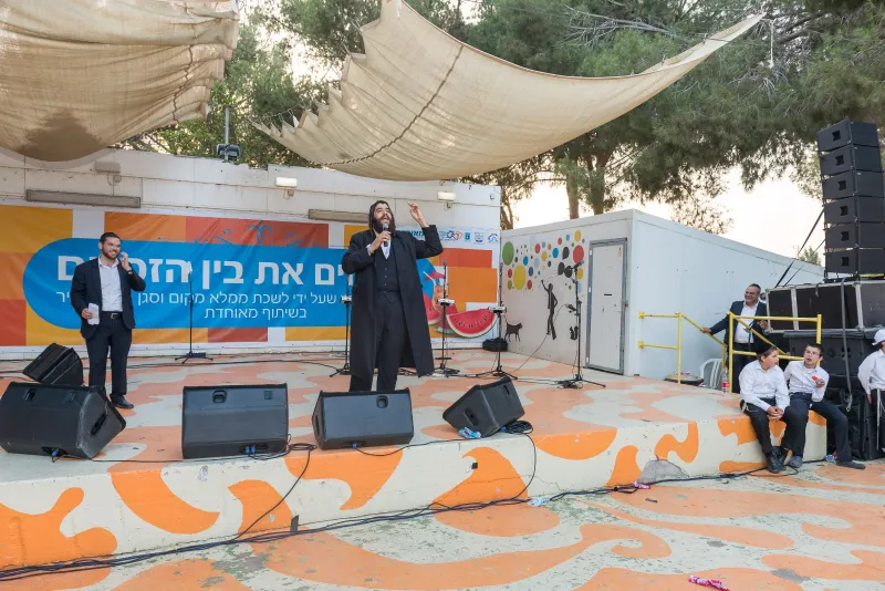 אלעד נחשונים פרוש
