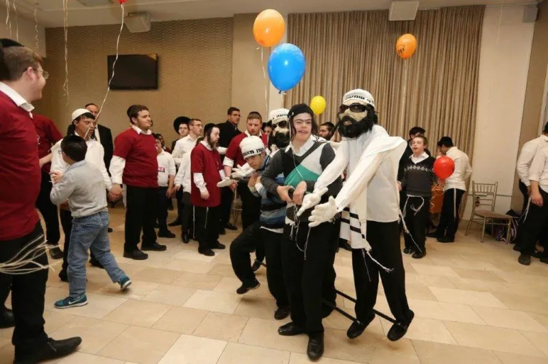 אם אתה משמח את שלי. מסיבת ראש חודש אדר עם הילדים המיוחדים צילום יעקב נחומי (2)