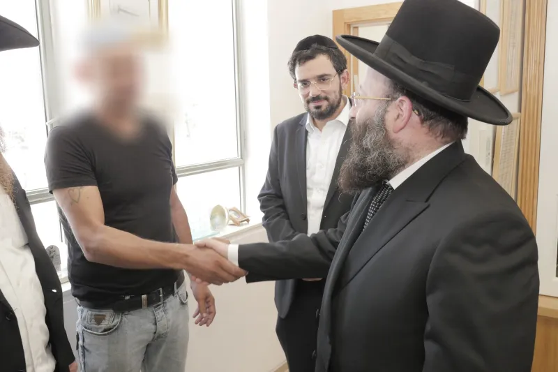 א אצל הרב רבינוביץ