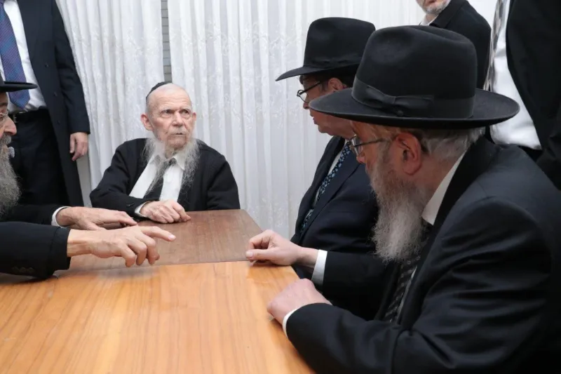 א (2)