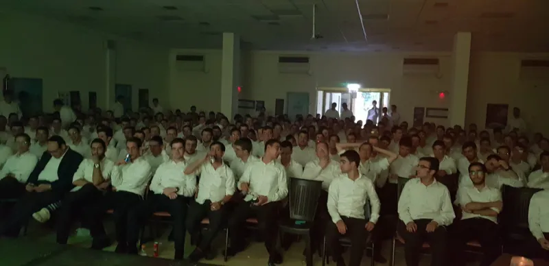 בחורי ישיבה מחנה בית מתס