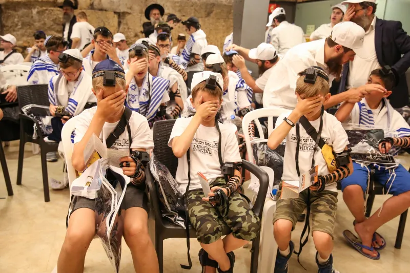 בשמע ישראל בכותל המערבי