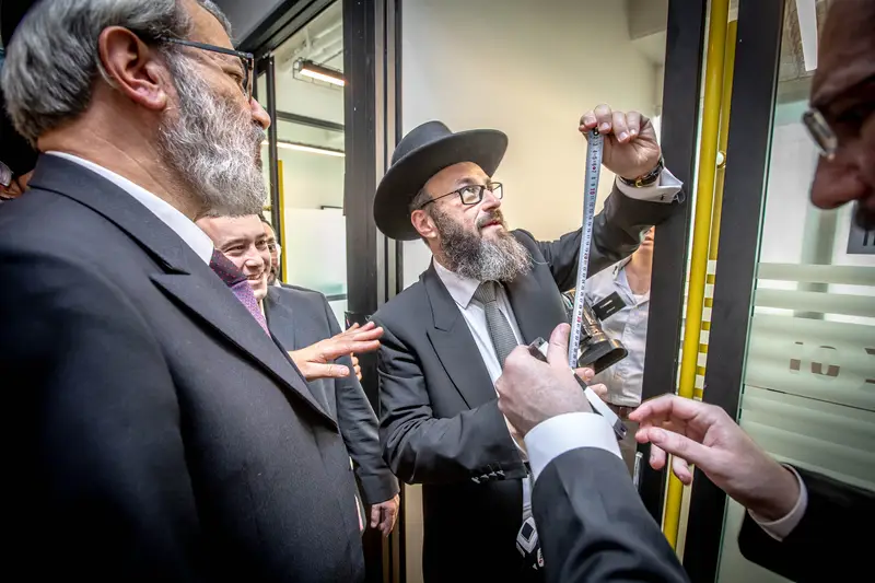 ד (4)