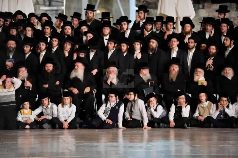 האדמו''ר מויז'ניץ בכותל צילום יהושע פרוכטר (2)