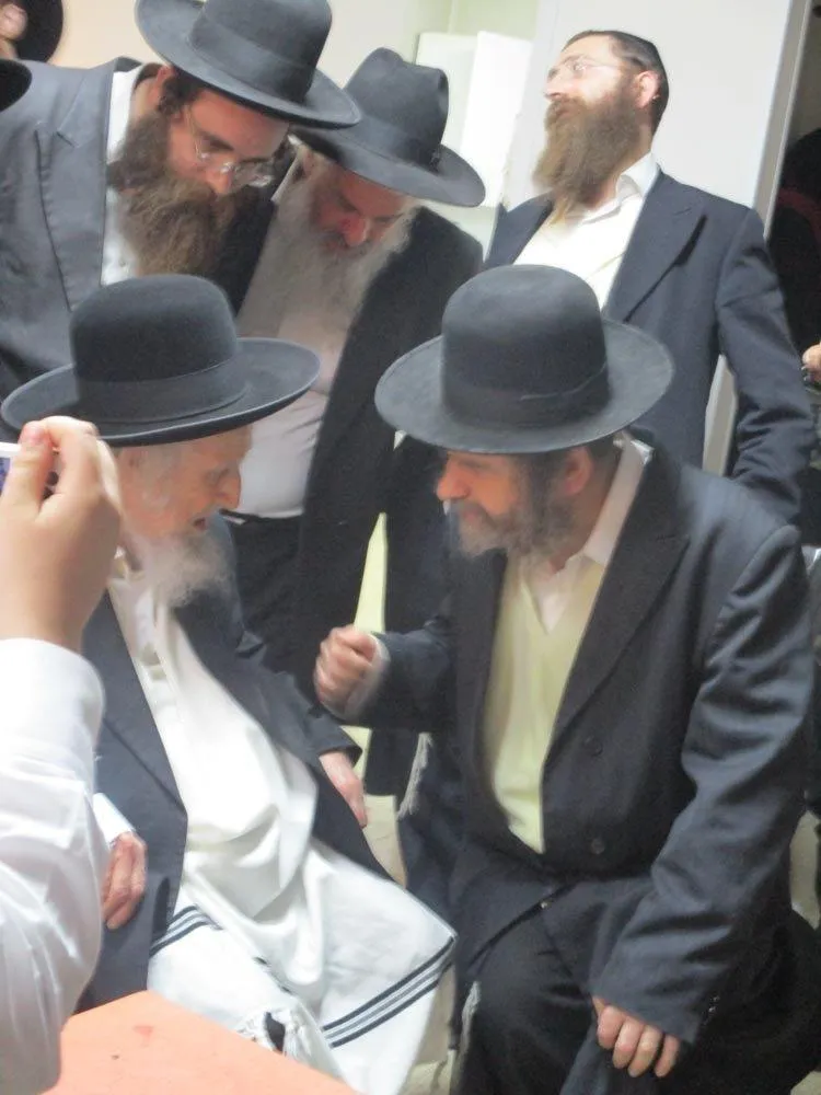 הגר''ש אויערבאך והגרמ''מ קארפ