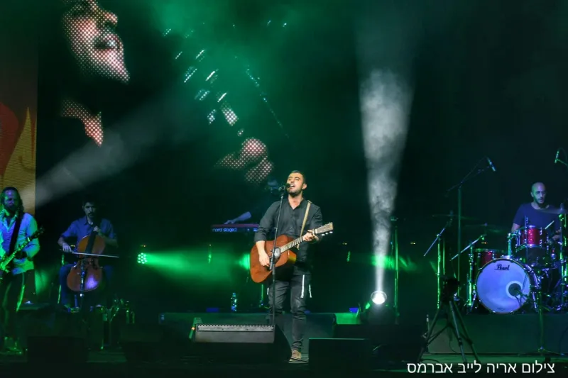 הופעה ישי ריבו אסרו חג צילום אריה לייב אברמס' (4)