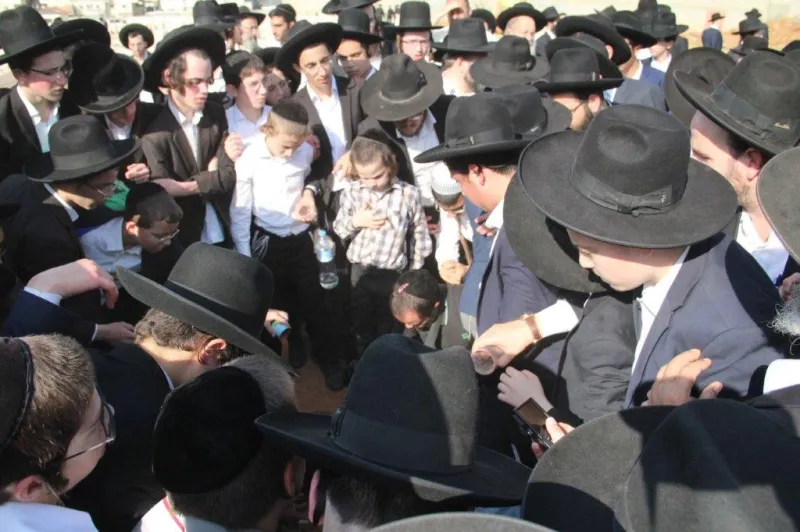 הלוויית ר' ניסים קרליץ צילום דוד קשת (38)
