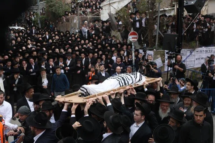 הלווית הרב אויערבאך 11