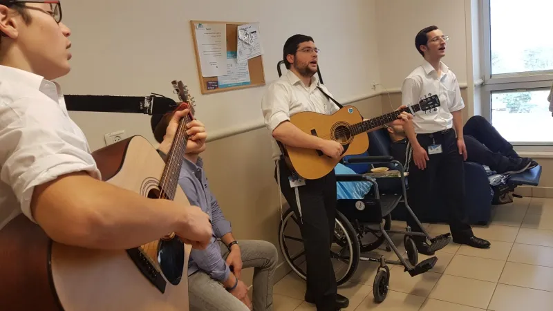 המשמחים בתל השומר