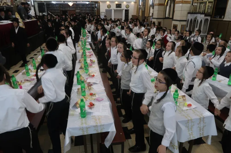 חלוקת פרסים ברסלב ילדים צילום משה מרקוביץ (10)