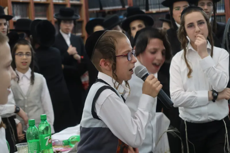 חלוקת פרסים ברסלב ילדים צילום משה מרקוביץ (19)