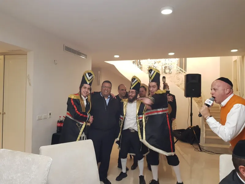 טוקר שר פורים