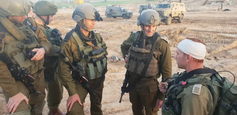 כוכבי קצין נפצע