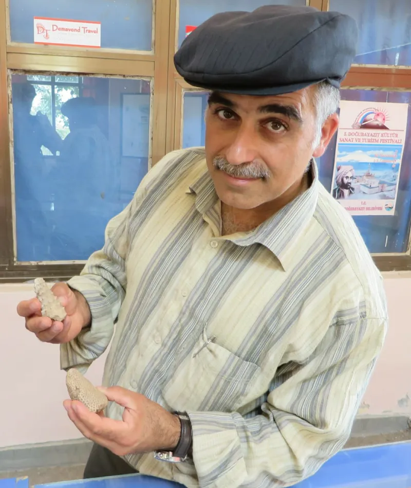 כרמלי והאבנים