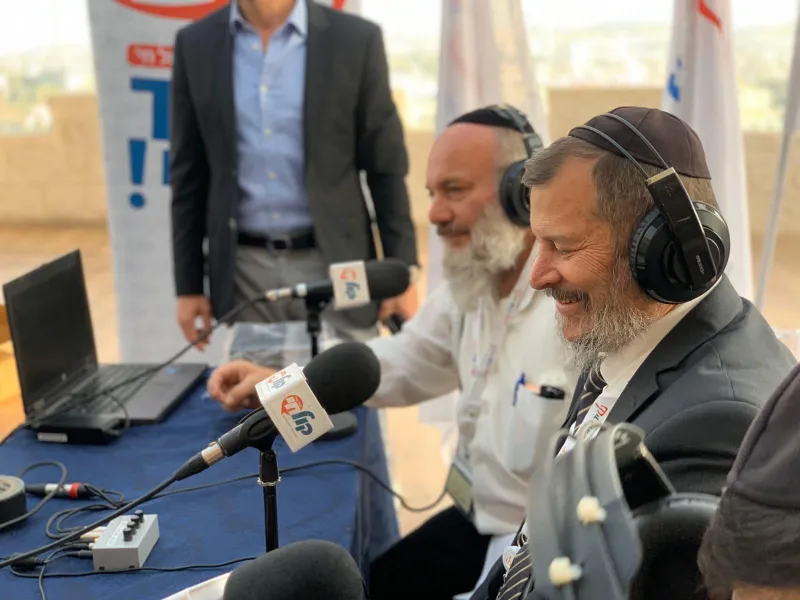 מנחם טוקר יד שרה אורי לופוליאנסקי (2)