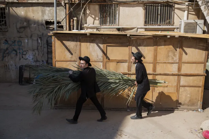 sukkot in Meah Shearim