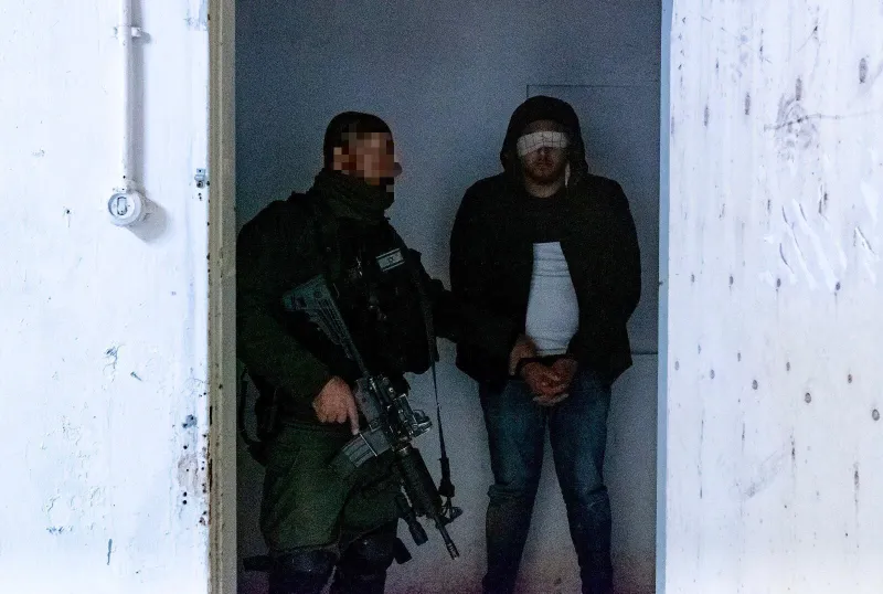 עצור מבוקש חייל