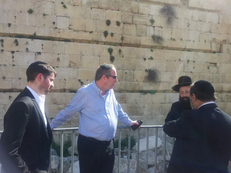 אזולאי ורבינוביץ בכותל (1)