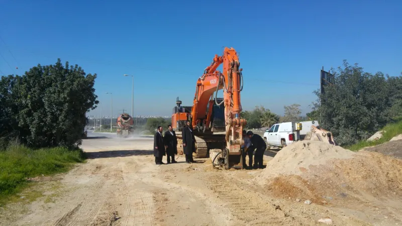 אלעד, ישראל פרוש, כביש (4)