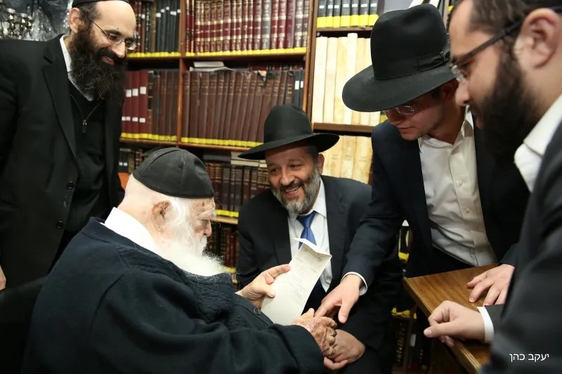 אריה דרעי רבי חיים קנייבסקי (2)