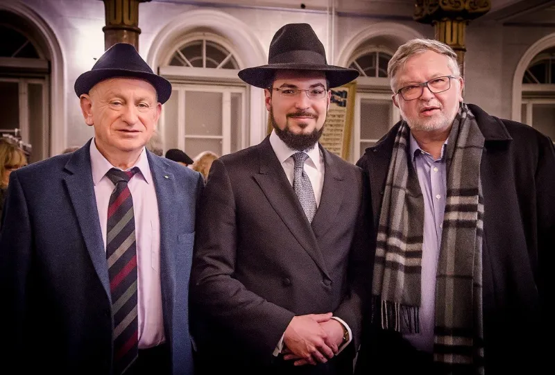 בבית הכנסת הגדול בוילנא. הרב שמשון אייזיקסון. צילום באדיבות ועד הקהילה (1)