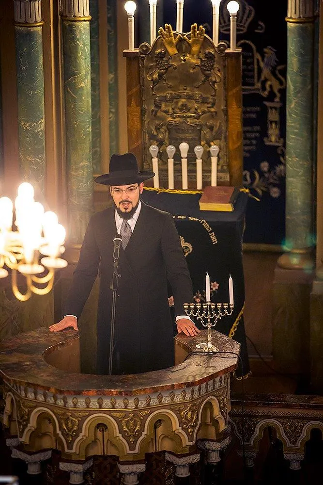 בבית הכנסת הגדול בוילנא. הרב שמשון אייזיקסון. צילום באדיבות ועד הקהילה (3)
