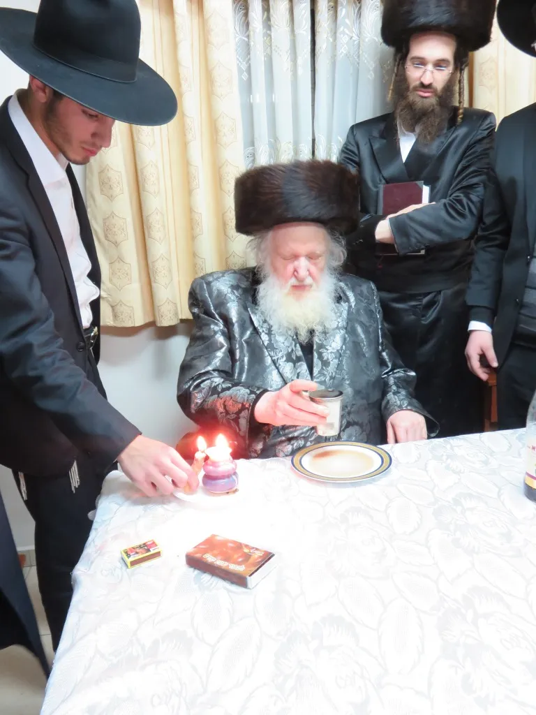 בהבדלה במוצאי שבת