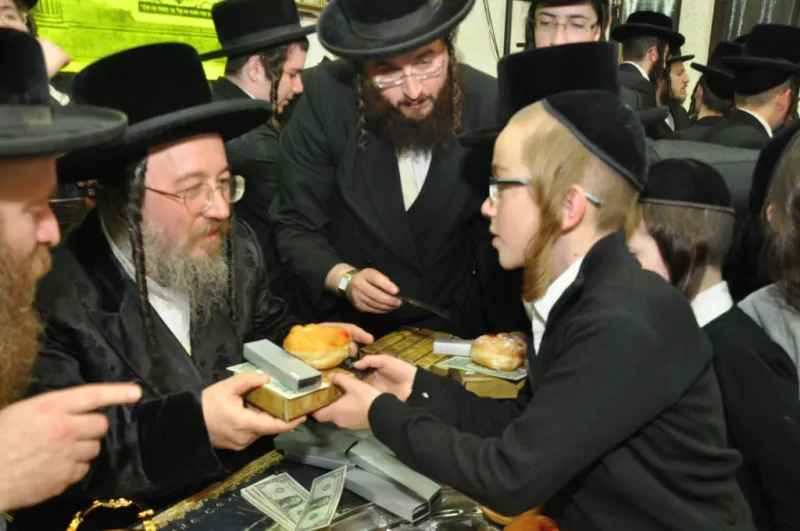 ביאלה, חנוכה יתומים (10)