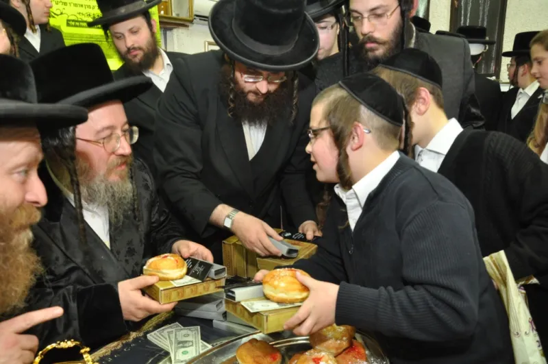 ביאלה, חנוכה יתומים (9)