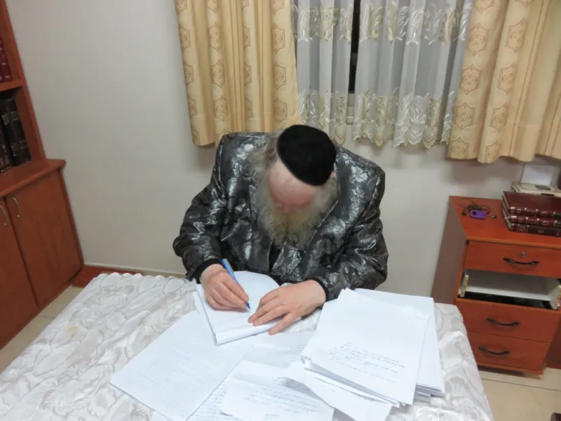 בכתיבת תשובות בהלכה במוצאי שבת
