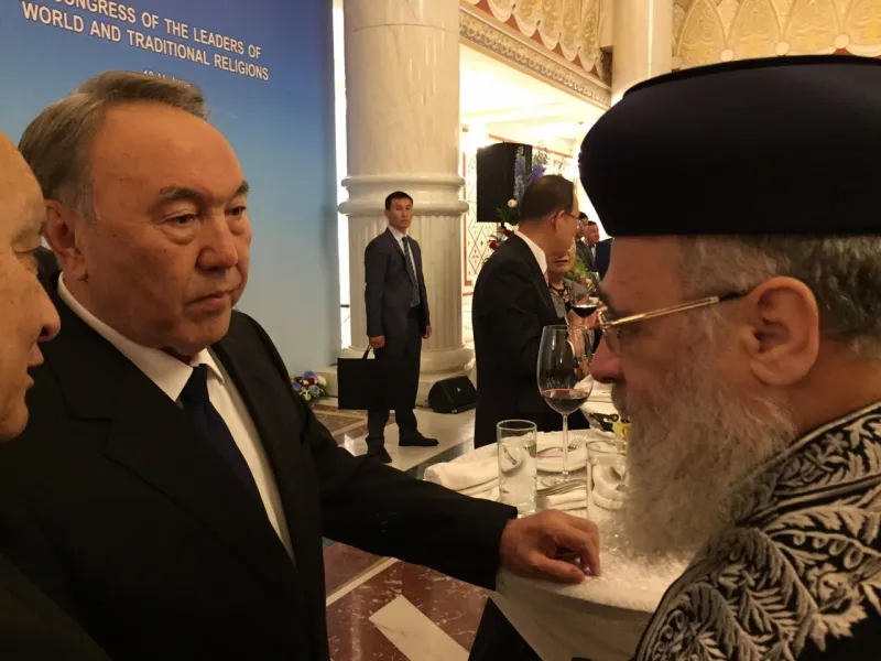 בקבלת הפנים אצל הנשיא, ברקע מזכל האום