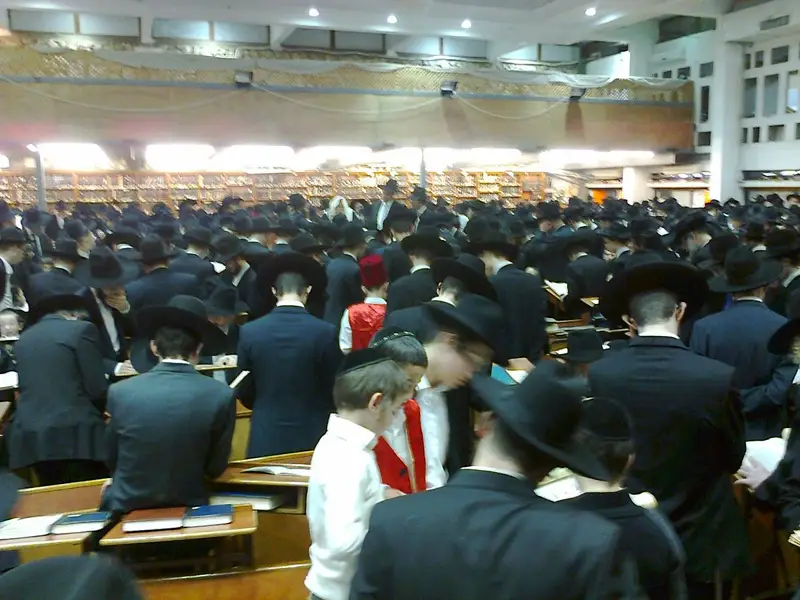 בקריאת המגילה 1